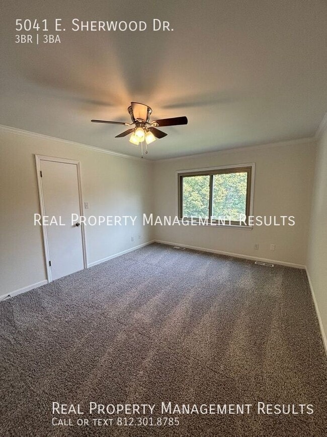 Building Photo - 5041 E Sherwood Dr