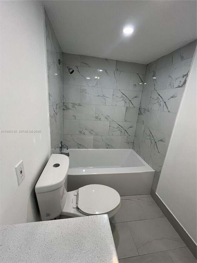 Building Photo - 1100 SE 4th Ave