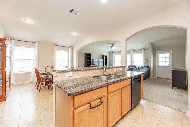 Building Photo - 11403 E Lake Gables Dr