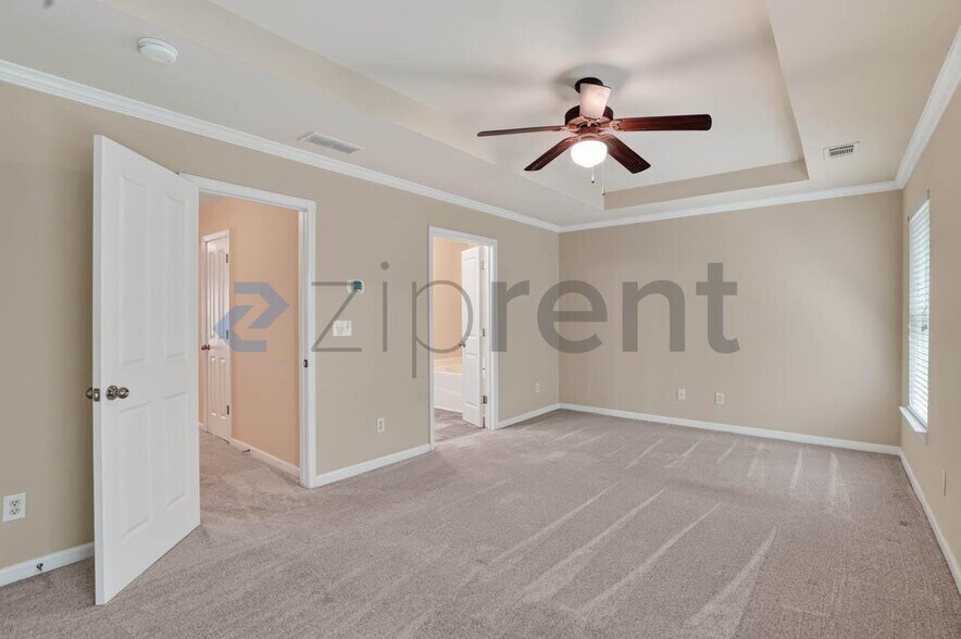 Building Photo - Unit