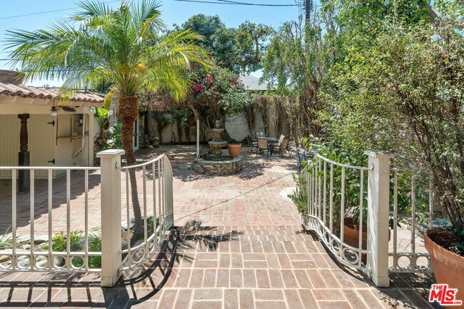 Building Photo - 2347 Glendon Ave