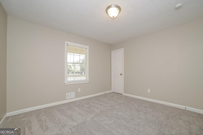 Building Photo - 2780 Deerfield Dr