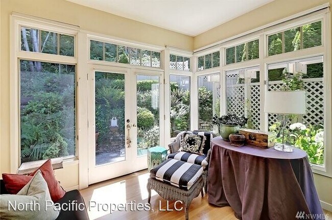 Building Photo - 3 br, 3 bath House - 17203 SE 42nd Pl