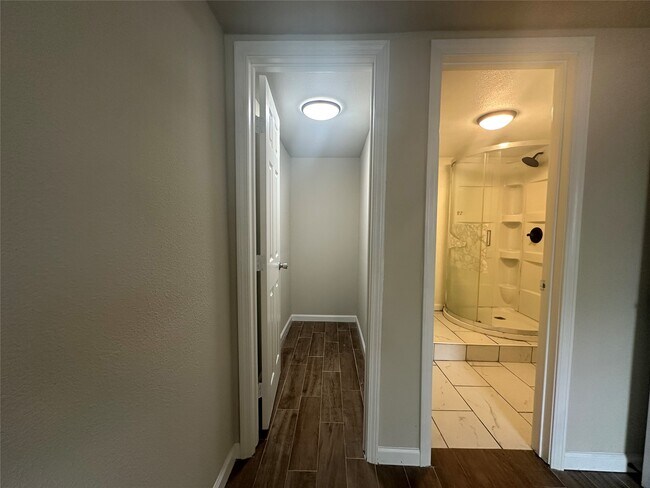 Building Photo - 605 E Hunnicutt St