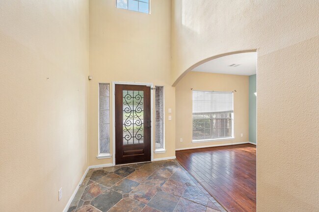 Building Photo - 10003 Lynette Falls Dr