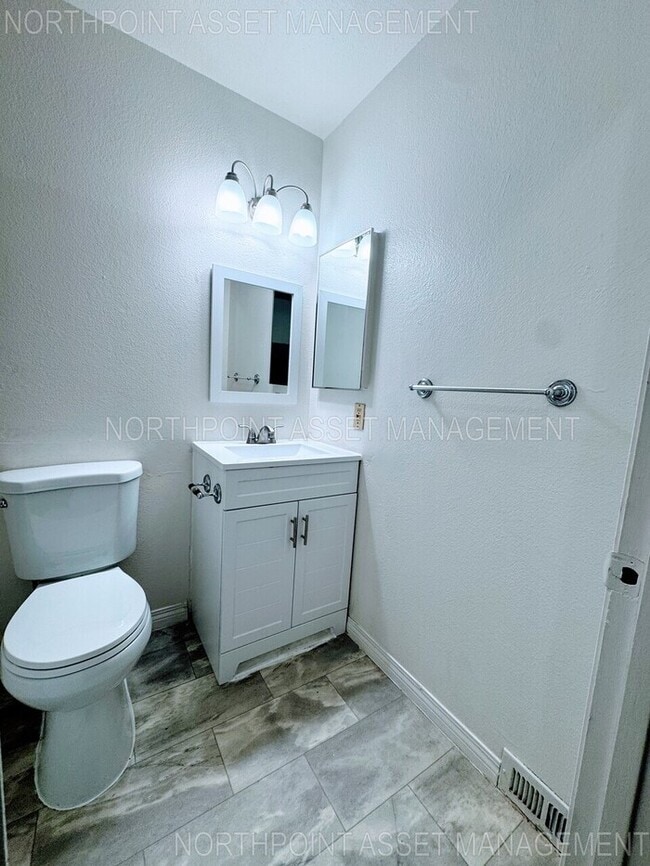 Building Photo - Charming & Modern 2-Story Condo