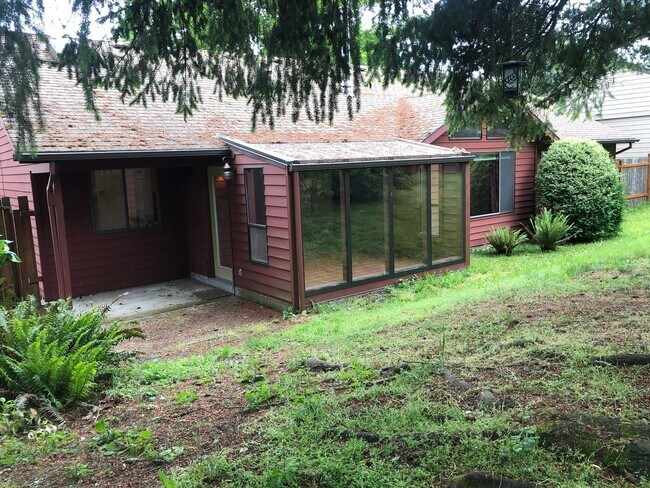 Building Photo - 2250 Dorchester Dr S
