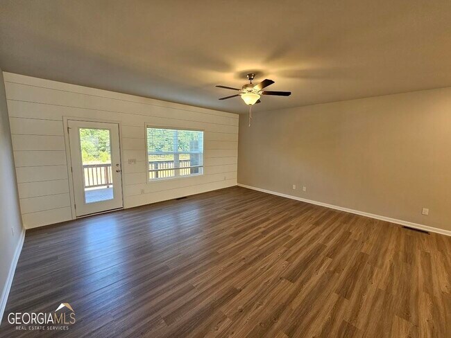 Building Photo - 6 Iron Dr