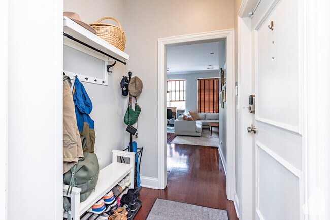 Building Photo - 1815 N Milwaukee Ave