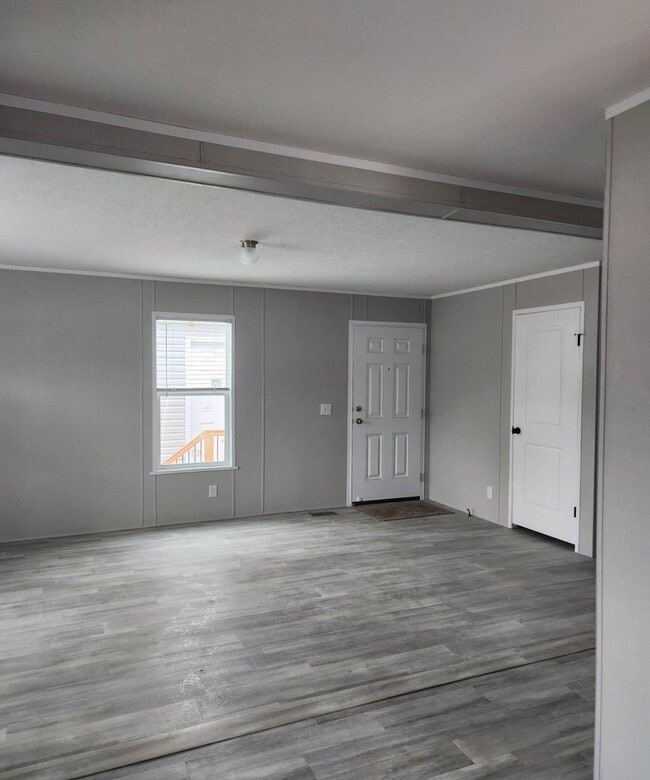 Building Photo - 37 Parkview Dr