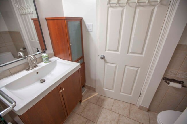 Building Photo - Stunning 2BD/1BA Contemporary Home with Pa...