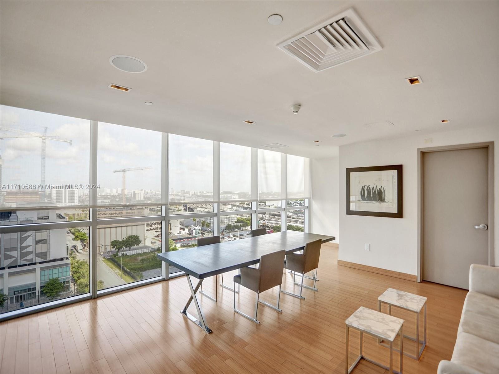 Building Photo - 900 Biscayne