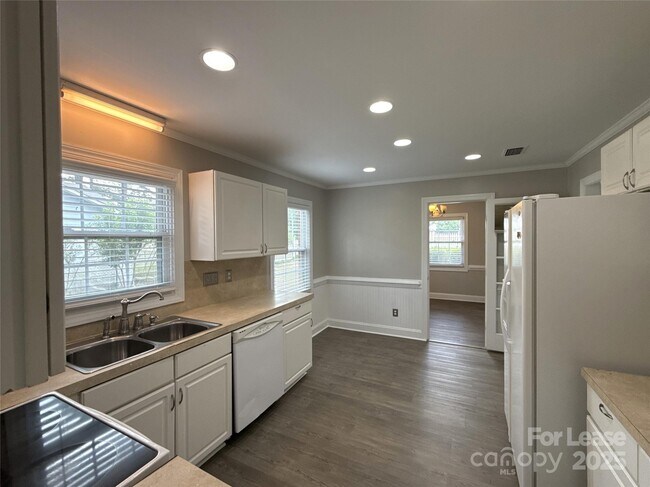 Building Photo - 6421 Mill Grove Rd