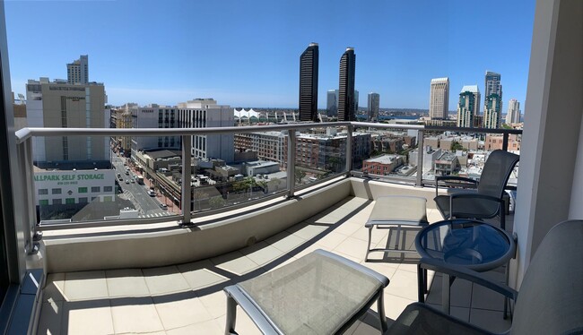 Building Photo - Downtown San Diego - fully furnished upsca...