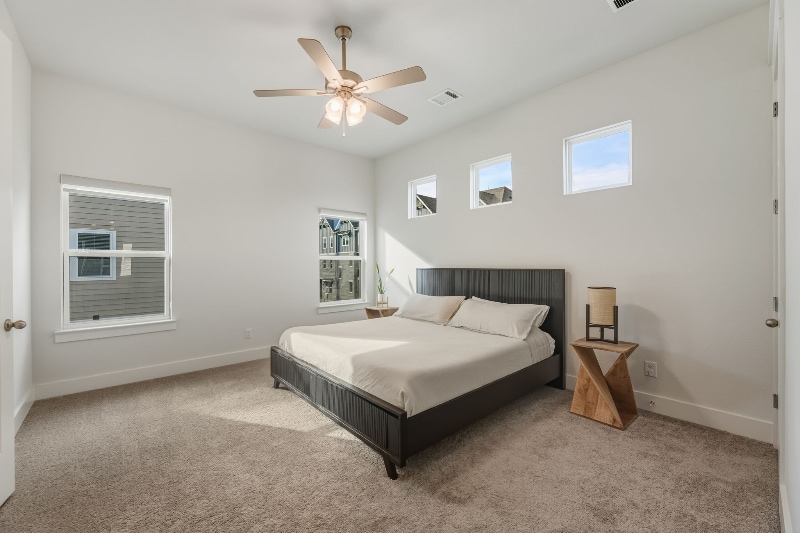 Building Photo - 816 Meadowcrest Dr