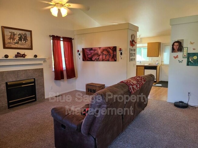 Building Photo - 1712 W Durham Dr