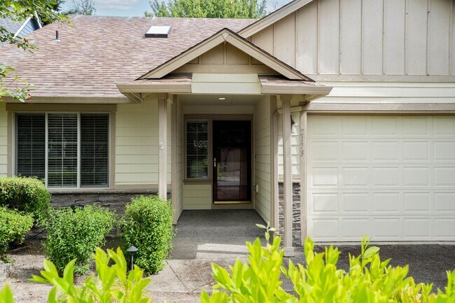 Building Photo - 4 bed + loft, 2.5 bath near Downtown Salem!