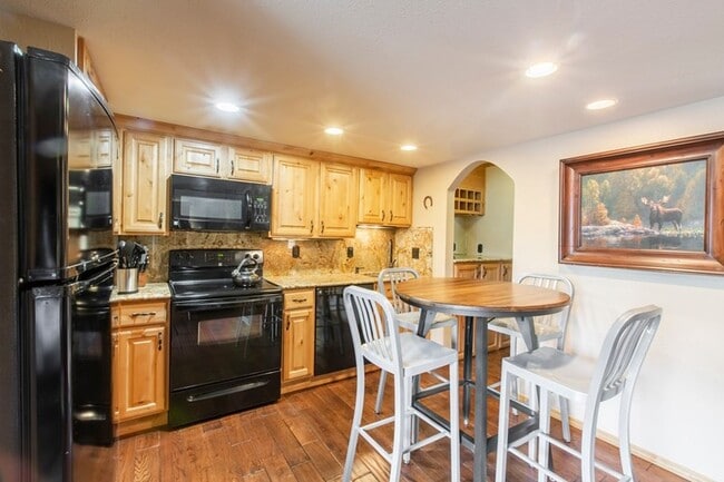 Building Photo - Redpine Chalet