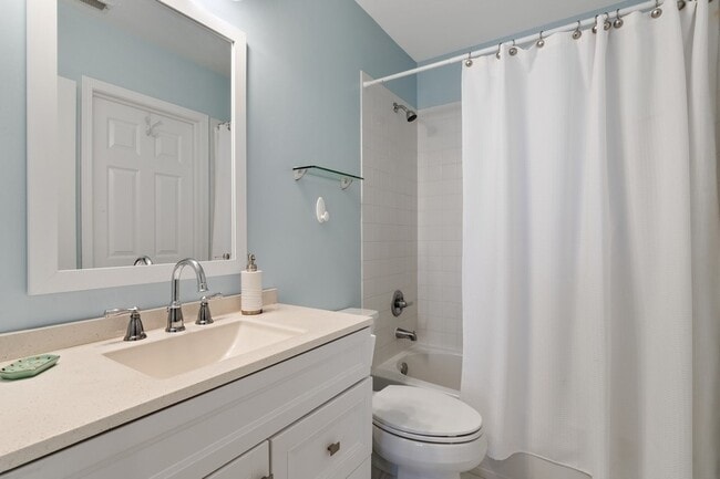 Building Photo - 2740 Valor Dr