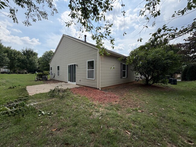 Building Photo - 2805 S Devon St