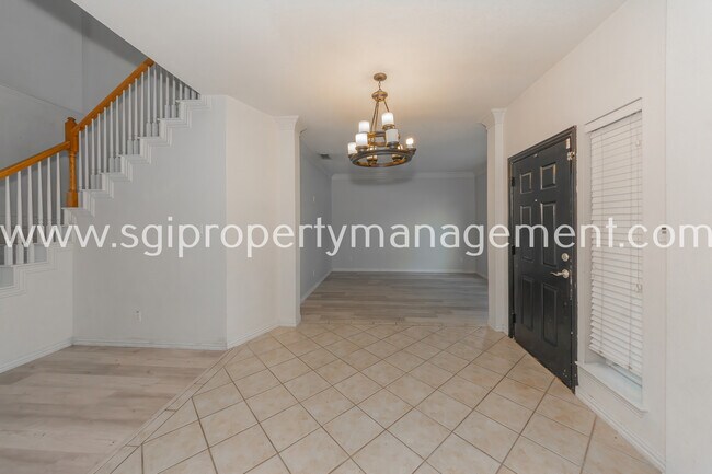 Building Photo - 6001 Pinwood Cir