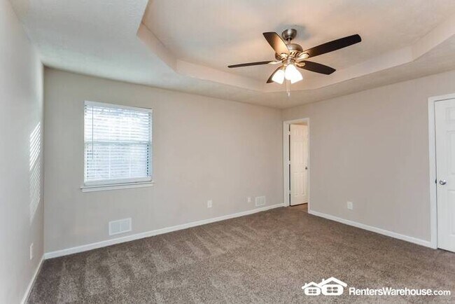 Building Photo - 5 BEDROOM 3 FULL BATH MULTI-LEVEL IN RIVER...