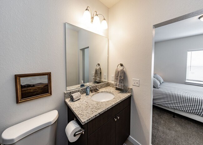 Building Photo - 2 Bedroom 2 Bath Luxury Apartment near Garden of the Gods and Ute Valley