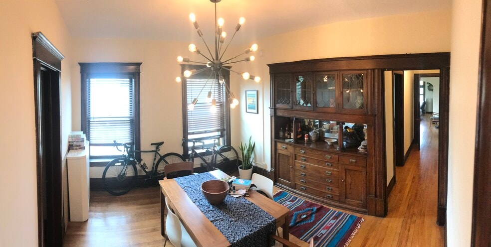 Building Photo - 2404 Lyndale Ave S