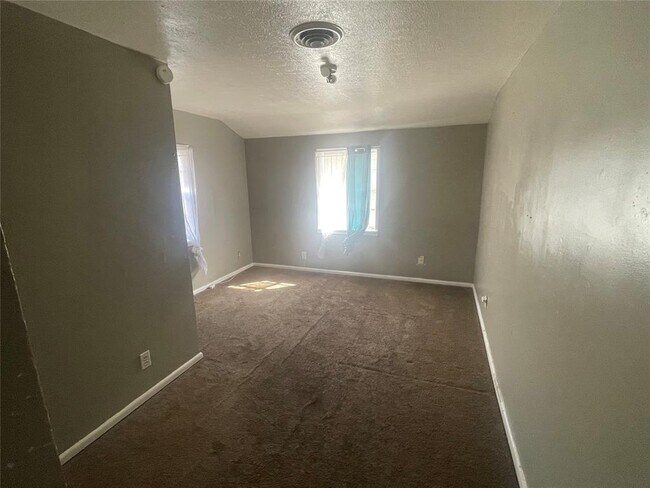 Building Photo - 909 Court Ave