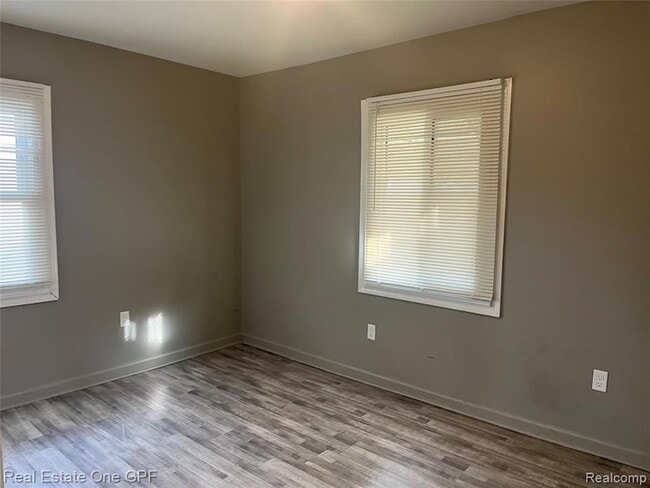 Building Photo - 21431 La Salle Blvd