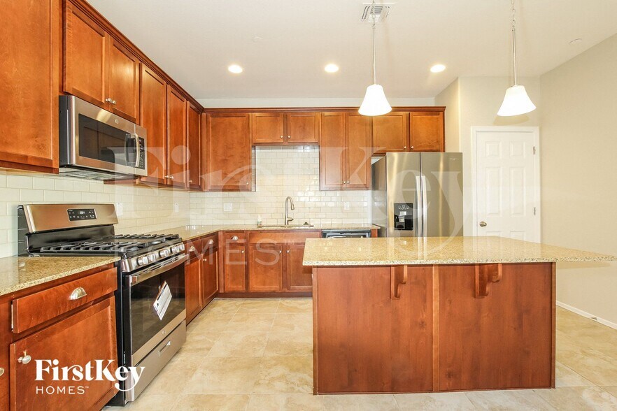 Building Photo - 21214 W Palm Ln