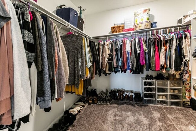 Building Photo - Awesome upgraded House w 2 car attached