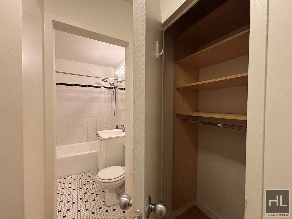 Building Photo - Fourth Avenue