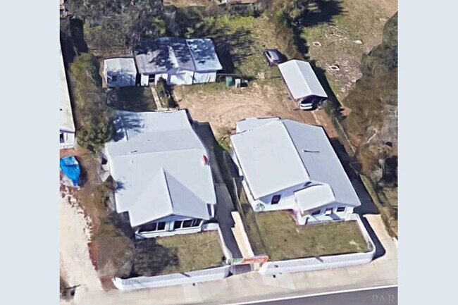 overview of houses and lot - 211 S Navy Blvd
