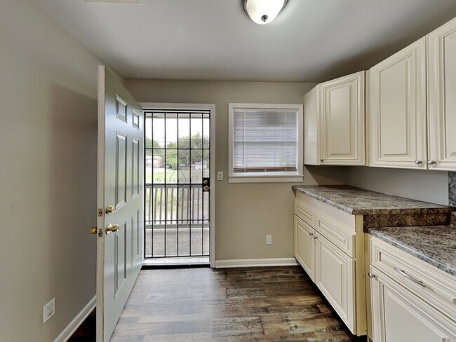 Building Photo - 7745 Madrid Ave