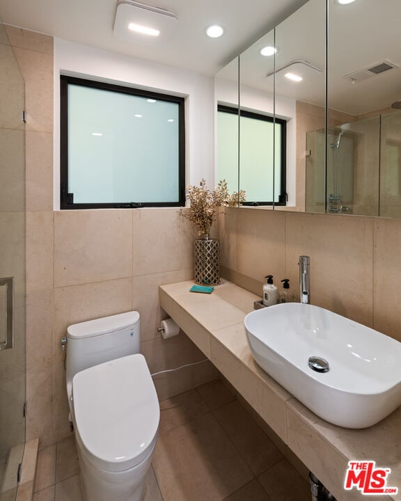 Building Photo - 2001 Sunset Plaza Dr