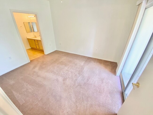 Building Photo - LOVELY 2 BEDROOM, 2 BATHROOM FIRST FLOOR C...
