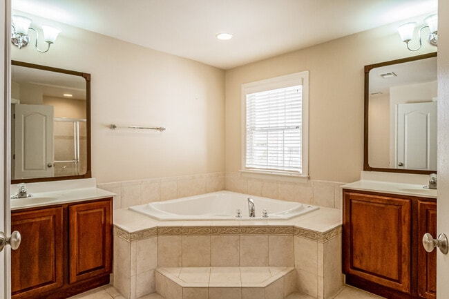 Building Photo - 15806 Copper Beech Dr