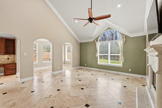 Building Photo - 2702 Pine tr