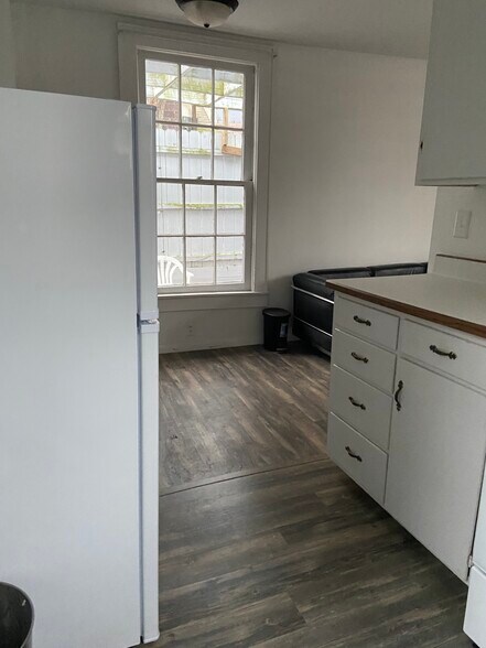 Building Photo - 146 E State St