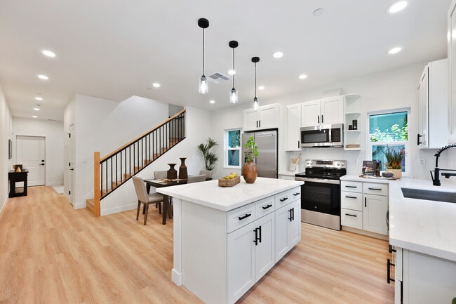 Building Photo - 2009 Chinatown Alley