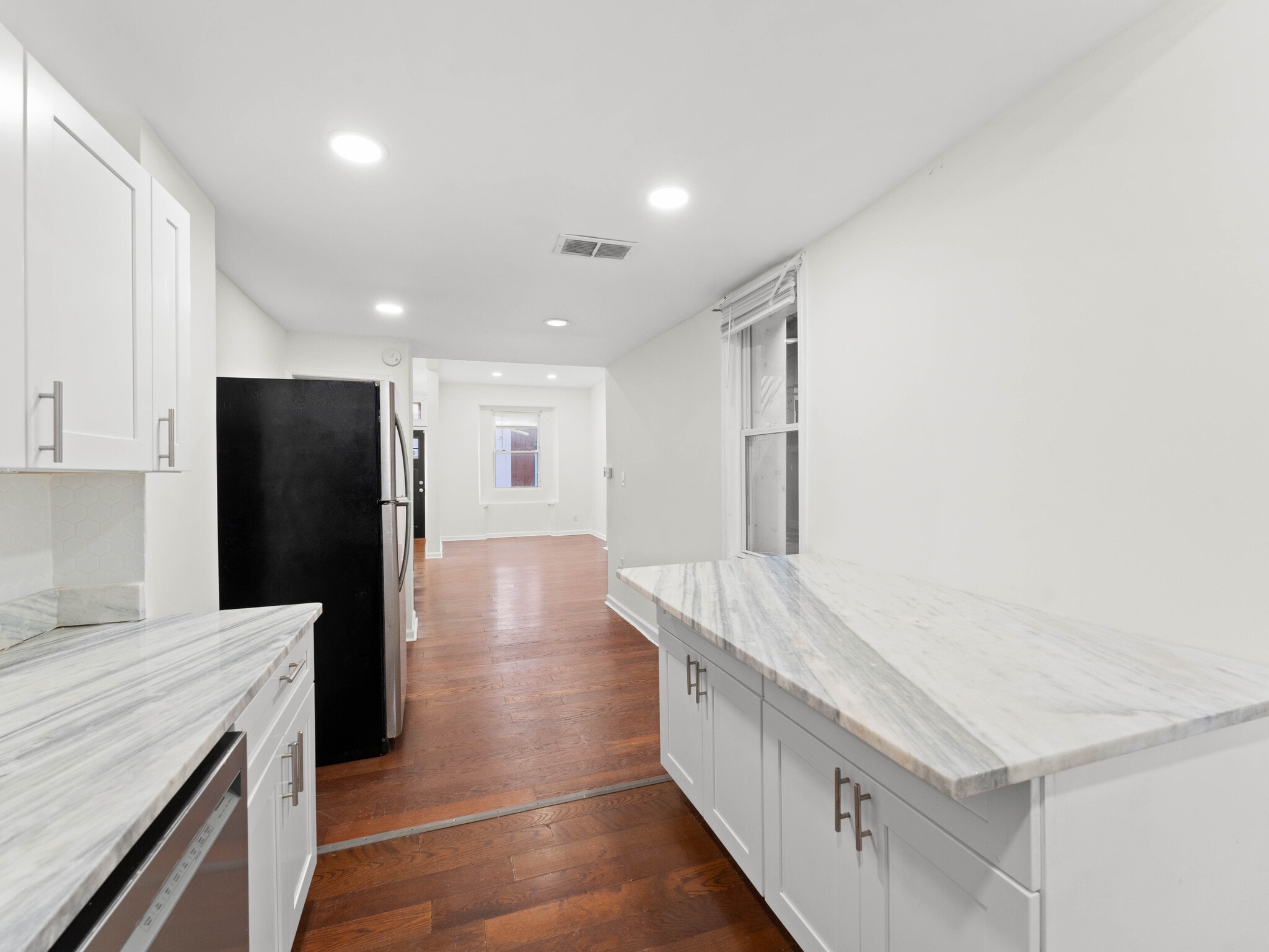 Building Photo - 2443 Nicholas St