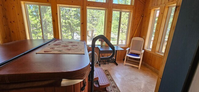 Building Photo - Large furnished mountain home walking distance to the river --- Available October 1