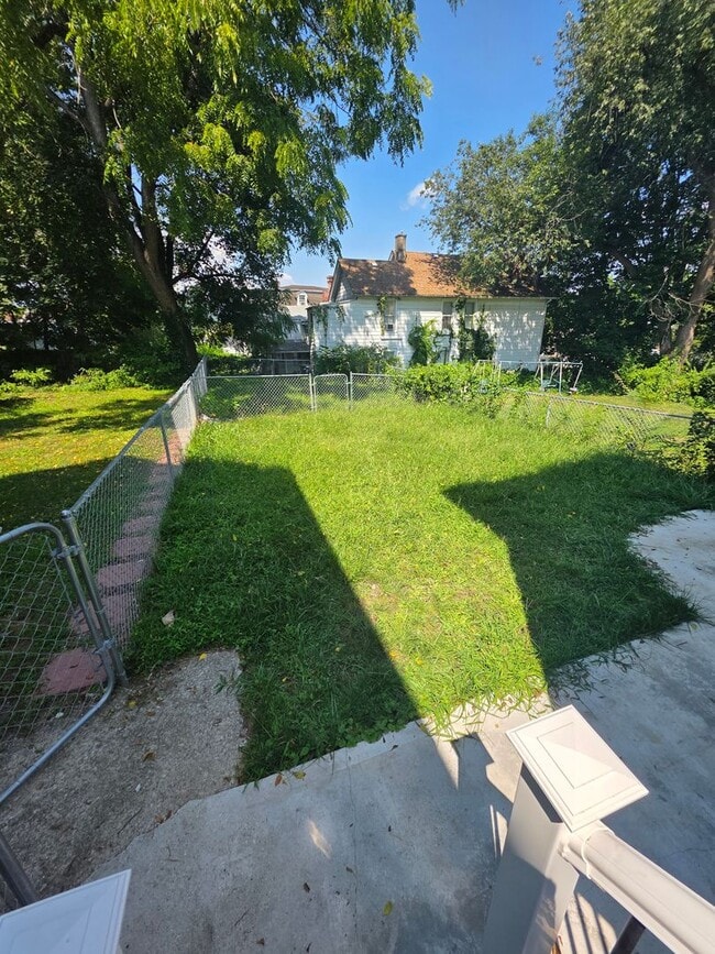 Building Photo - 98 Delafield St