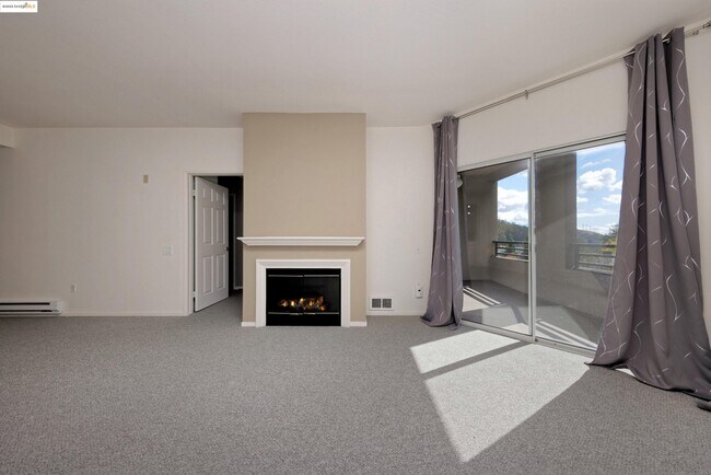 Building Photo - 220 Caldecott Ln