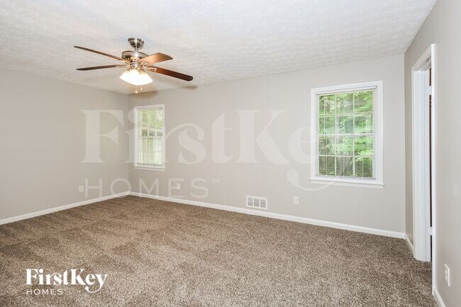 Building Photo - 125 Creekview Dr