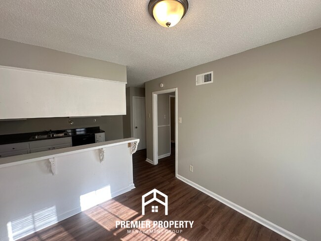 Building Photo - 4579 Blue Willow Rd