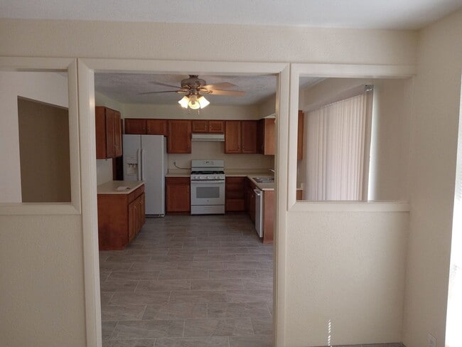 Building Photo - 4 BEDROOM 3 BATHROOM HOME IN THE VIBRANT C...