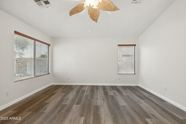 Building Photo - 5307 W Morten Ave