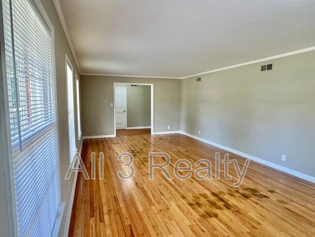 Building Photo - 2804 Sumter Ave